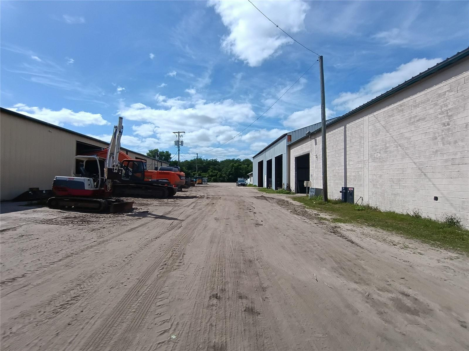 Industrial Commercial 5 acres with 3 warehouse buildings For Sale in Plant City $3,200,000